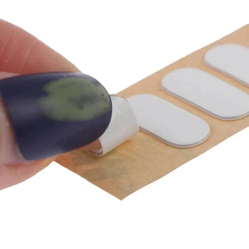 White mouse skates for LYNHURD! G304 G305 mouse, featuring curved edges for smooth gliding and enhanced performance.