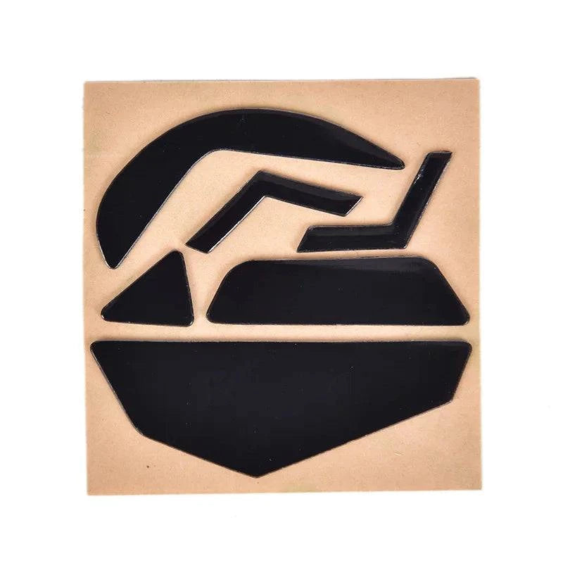 White mouse feet skates set for LYNHURD! G304 G305 mouse featuring curved edges for smooth gliding.