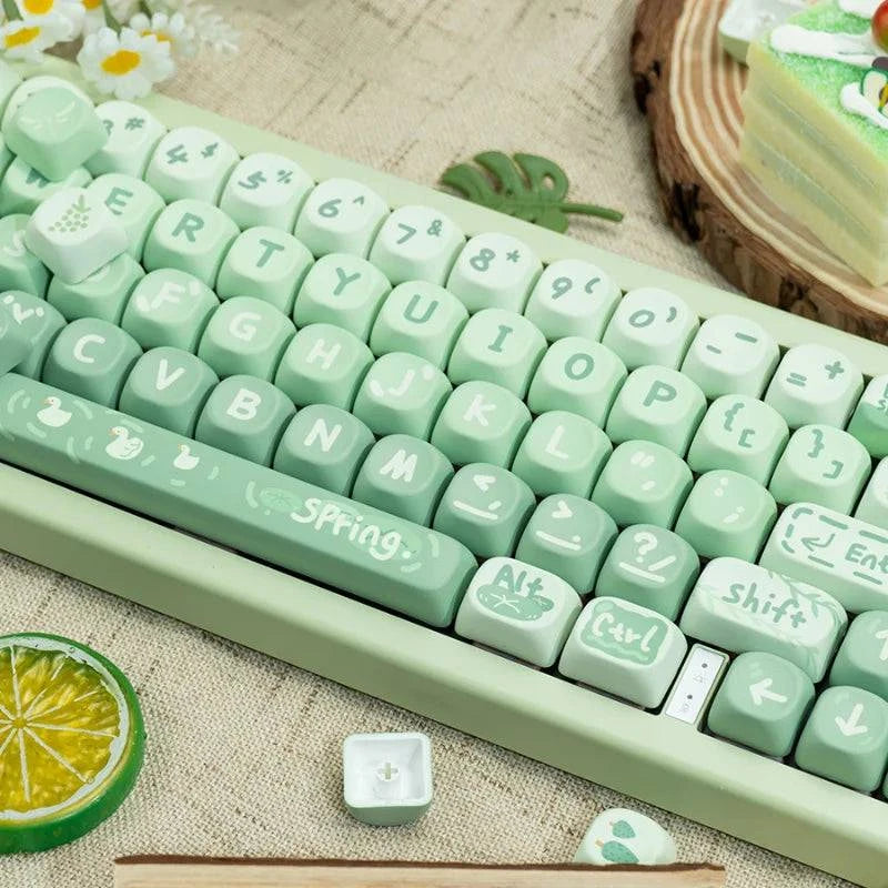 LYNHURD! small mechanical keyboard with 132 keys, MOA profile, PBT material, and colorful thermal sublimation design.