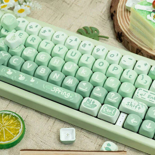 LYNHURD! small mechanical keyboard with 132 keys, MOA profile, PBT material, and colorful thermal sublimation design.